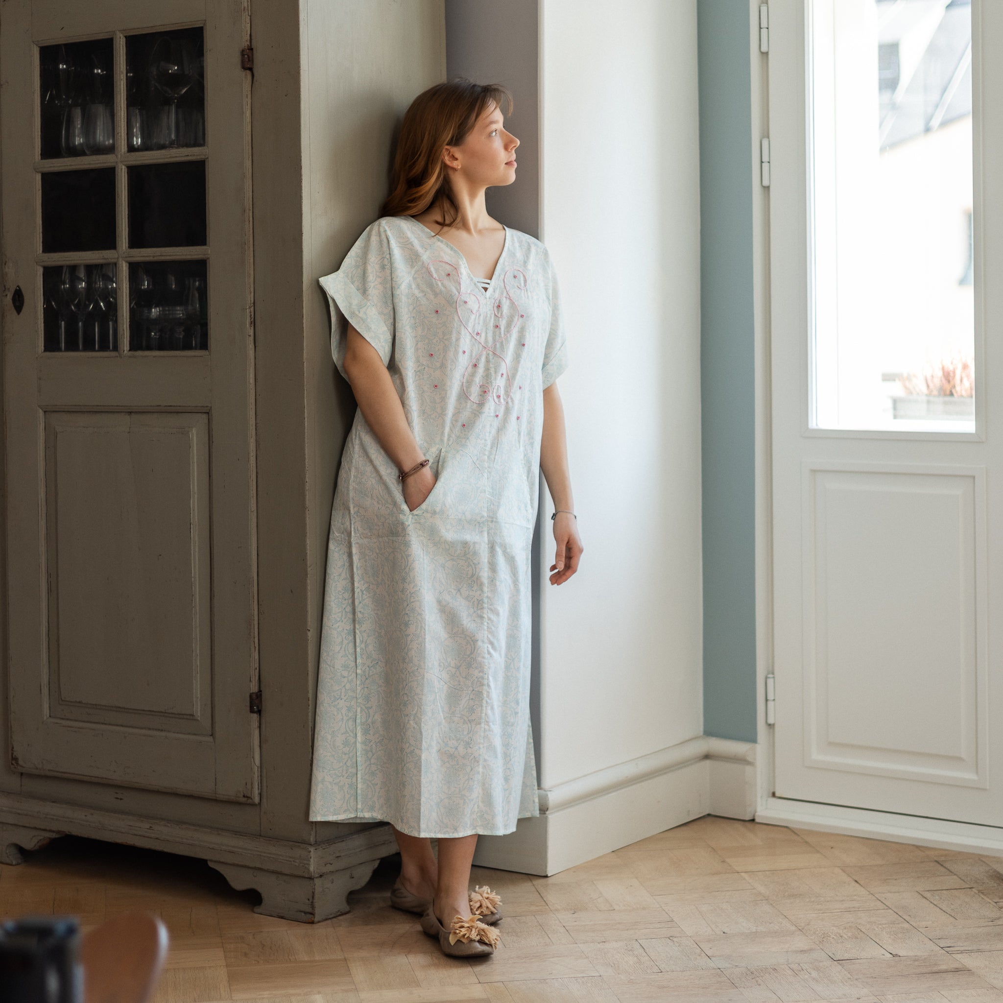 Backless Hand-loomed Cotton Kaftan with Embroidery 