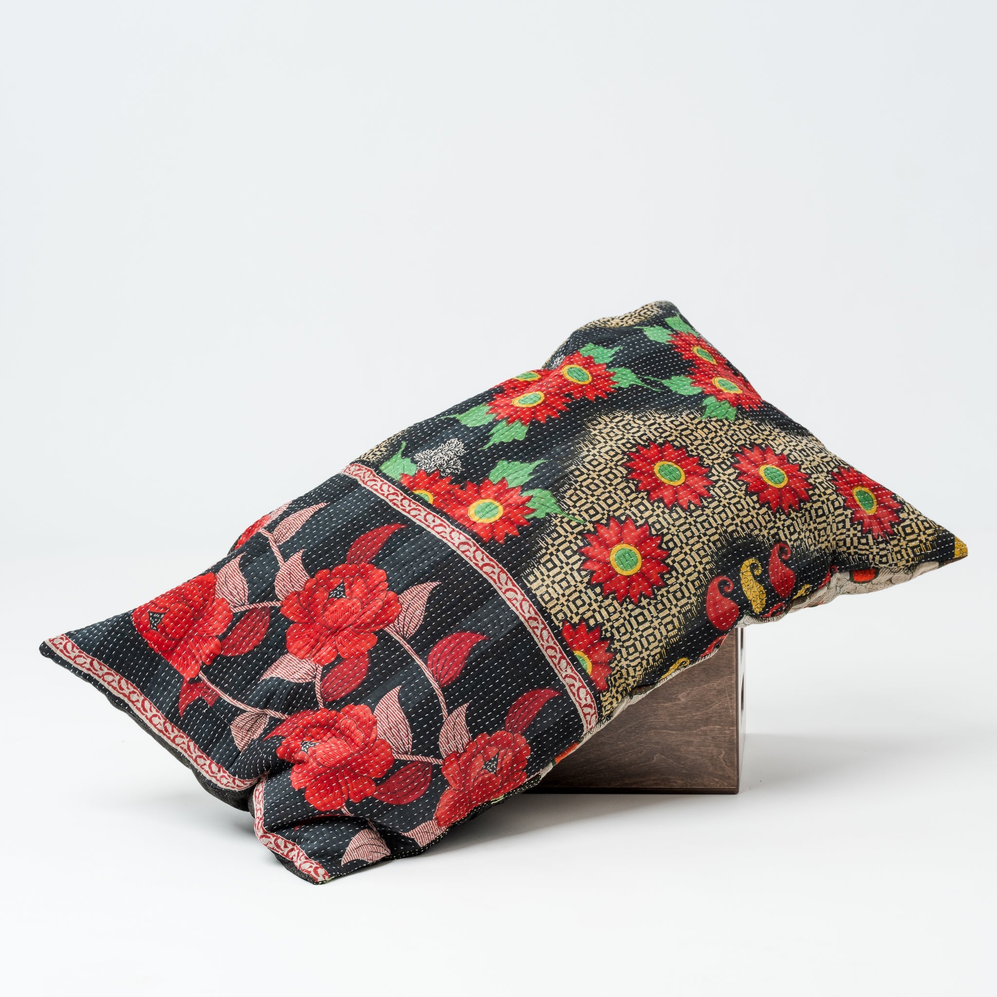 Vintage Kantha Lounge PIllow Rose 